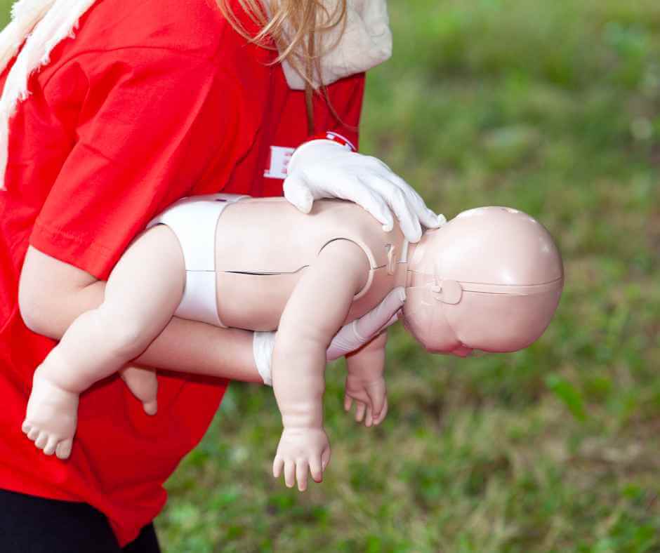 baby cpr compressions