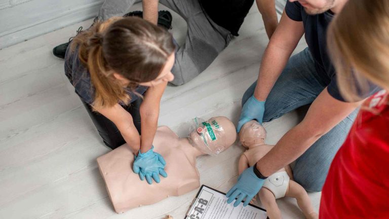 first-aid-training-group