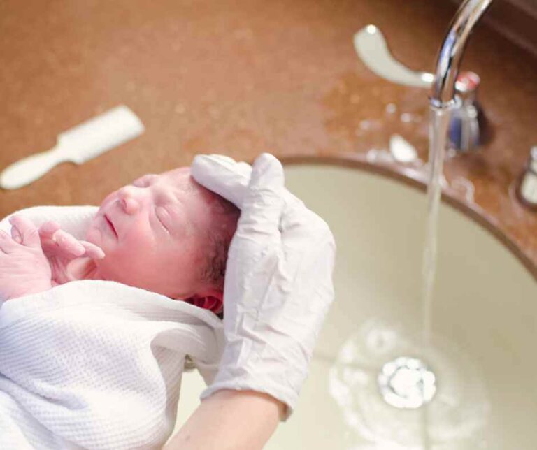 supervising-kids-during-bath-time-safely